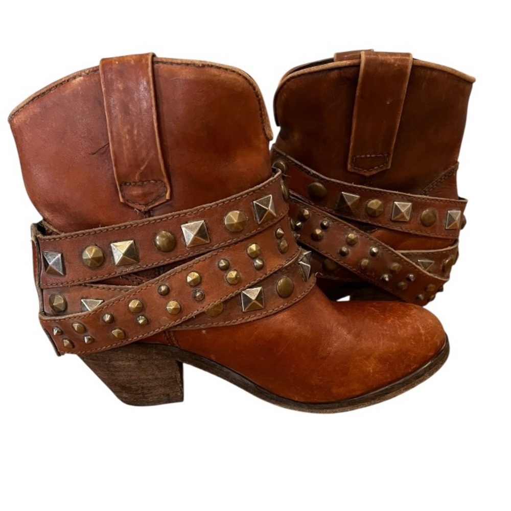 Corral Studded Brown Leather western style short boot size 8.5